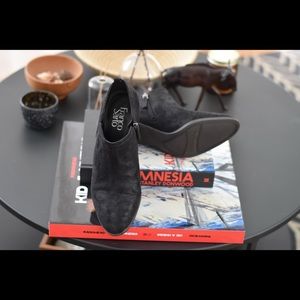 NWOT Franco Sarto - Ankle Boots - Black - Suede - Women’s 8.5